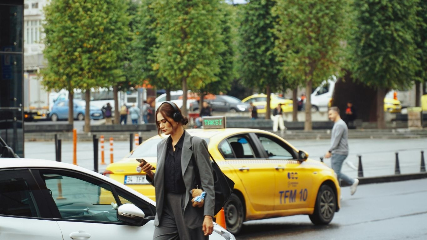 Istanbul Traffic 101: Chauffeur Booking Timing Tips