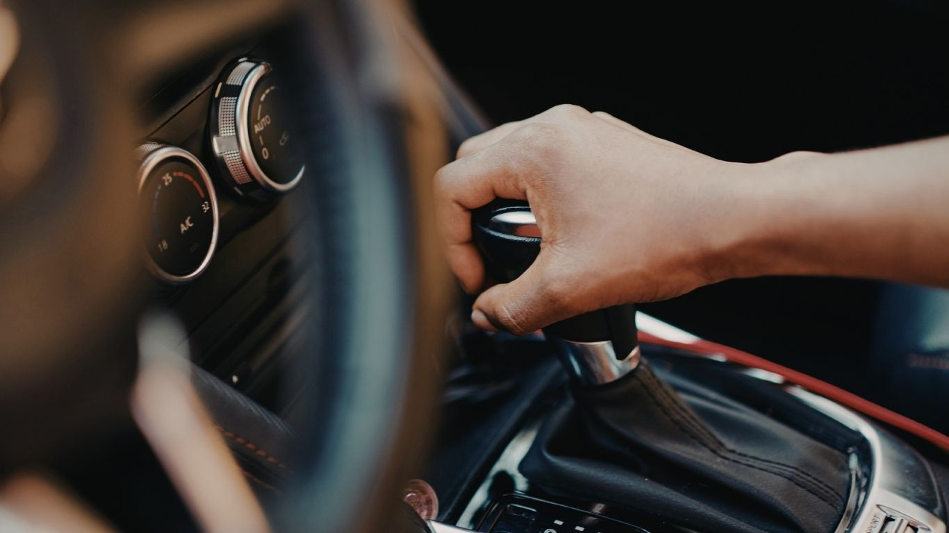 Luxury Car with Driver for Shopping in Istanbul