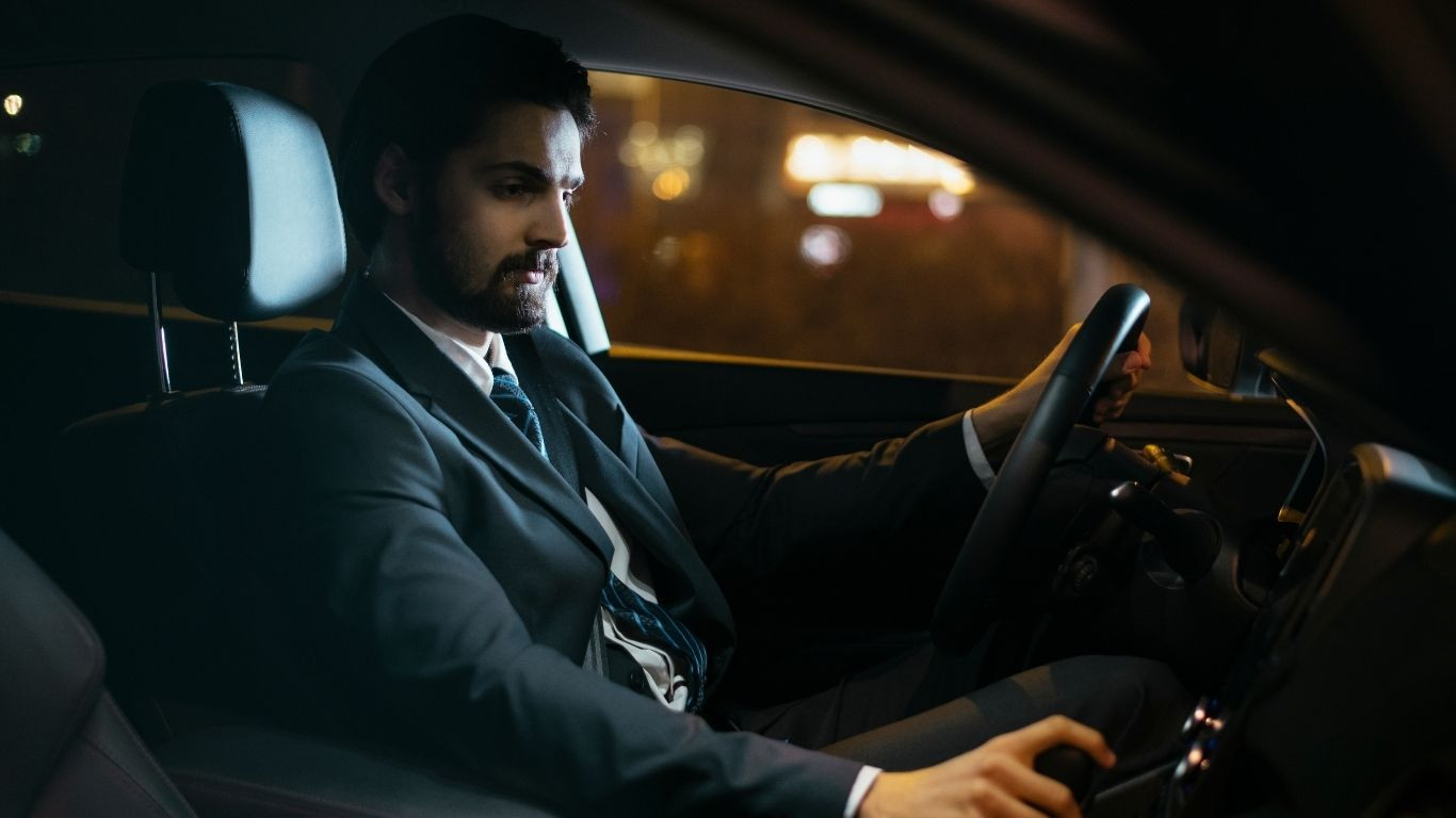 Night Chauffeur Istanbul: Late Airport & Dinner Transfers